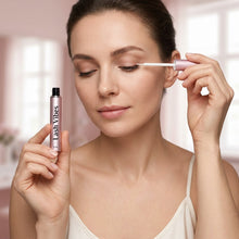 Lash Vibes serum applicator shown at the upper lash line